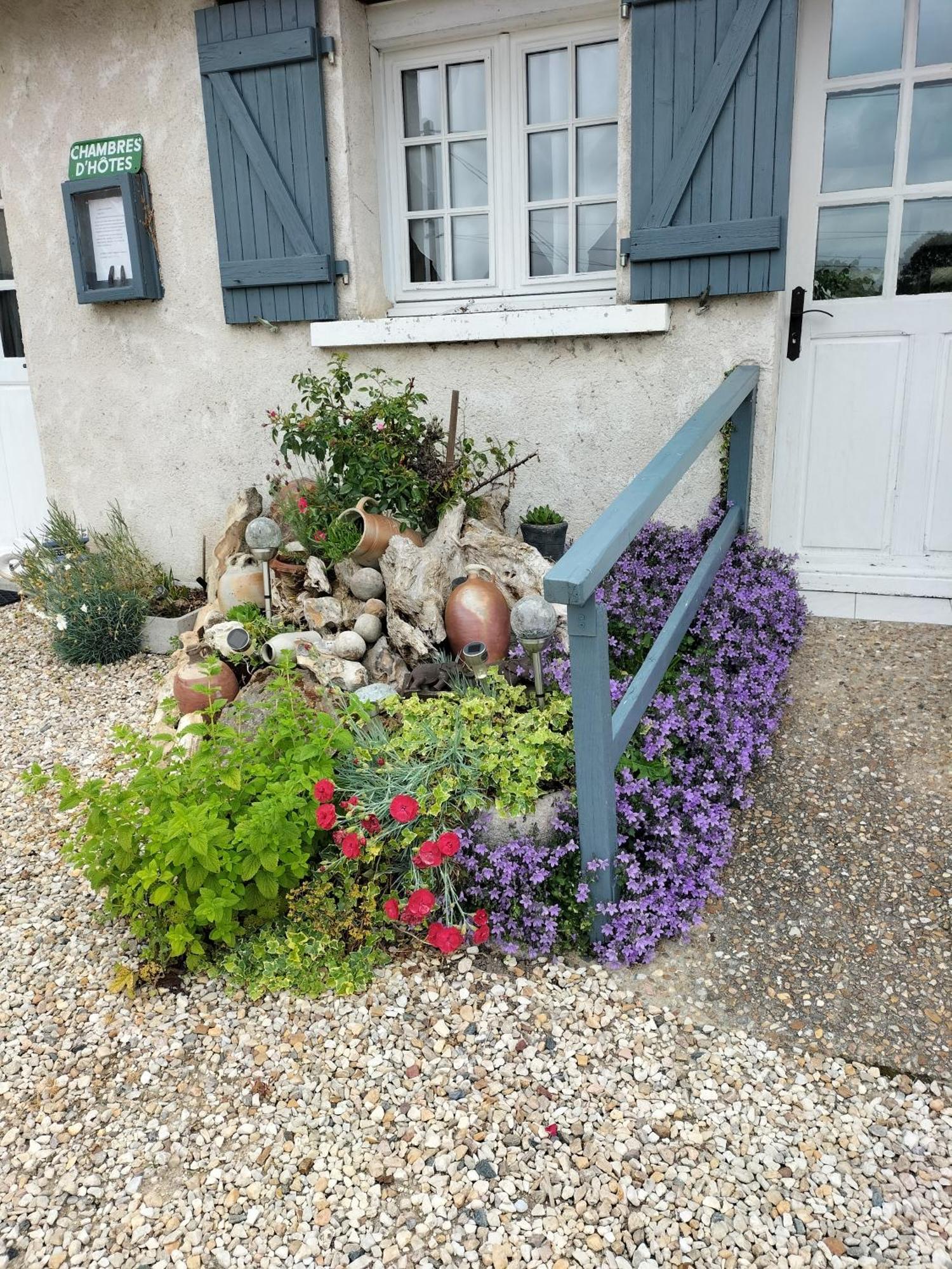 Отель La Ferme Des Bigornes Chatillon-sur-Indre Экстерьер фото